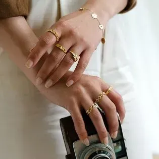 Gouden ringen en armband